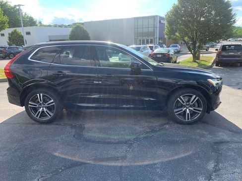 Used 2019 Volvo XC60 T6 Momentum w/ Multimedia Package AWD/4WD image 4