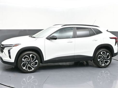 Certified 2025 Chevrolet Trax RS w/ Driver Confidence Package FWD image 4