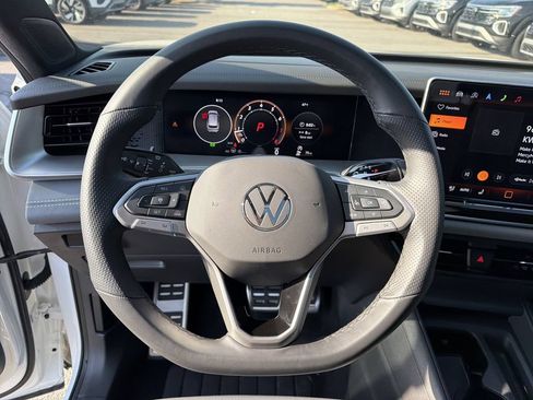 Used 2025 Volkswagen Tiguan SE R-Line FWD image 24