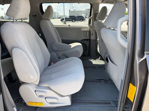 Used 2014 Toyota Sienna LE AWD/4WD image 12