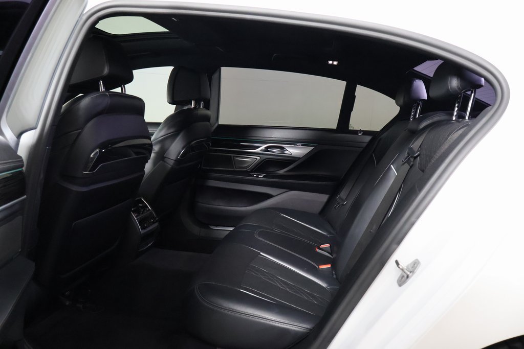 Used 2021 BMW 740i w/ M Sport Package RWD image 11