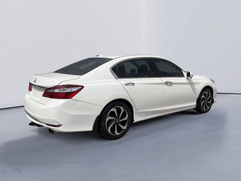 Used 2017 Honda Accord EX image 3