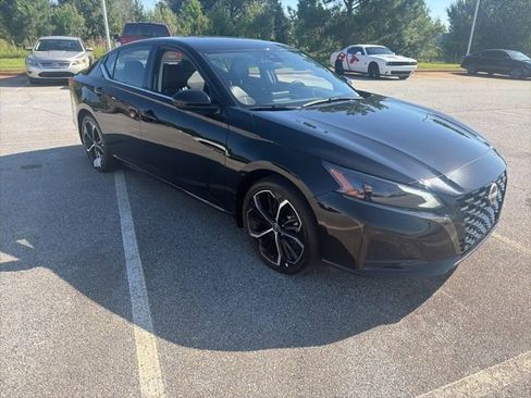 Used 2025 Nissan Altima 2.5 SR FWD image 8