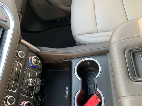 Used 2021 GMC Yukon XL SLT w/ SLT Premium Package image 21