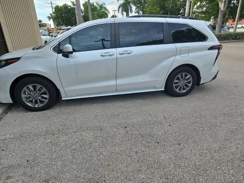 Used 2025 Toyota Sienna XLE w/ XLE Plus Package FWD image 15