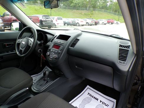 Used 2013 Kia Soul FWD image 13