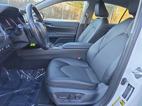 Used 2024 Toyota Camry SE image 14