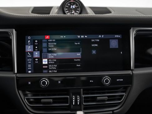 Used 2024 Porsche Macan Turbo image 23