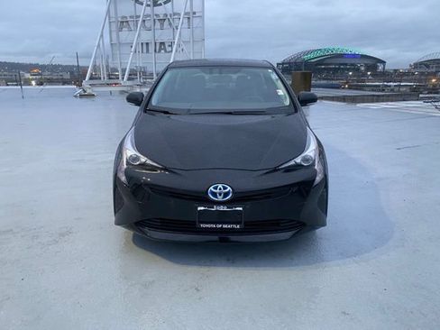 Used 2016 Toyota Prius Four image 3