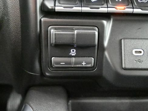 Used 2019 Chevrolet Silverado 1500 LT Trail Boss AWD/4WD image 32