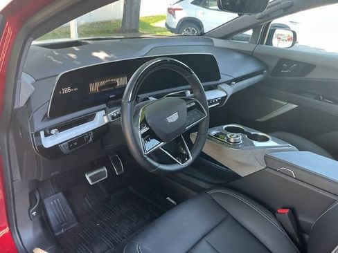 Used 2025 Cadillac Optiq Sport 2 w/ LPO, Floor Liner Package AWD/4WD image 17