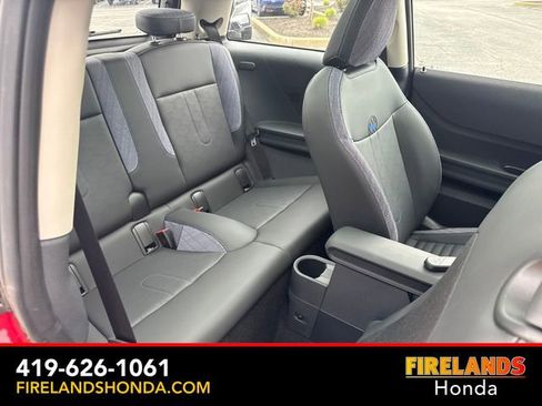 Used 2025 MINI Cooper 2-Door Hardtop FWD image 32