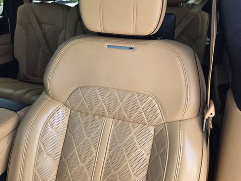 Used 2023 Jeep Grand Wagoneer Series III w/ Rear Seat Video Group 1 AWD/4WD image 14