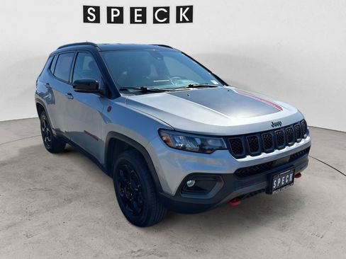 Used 2024 Jeep Compass Trailhawk AWD/4WD image 7