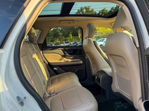 Used 2021 Lincoln Corsair AWD w/ Premium Package image 12