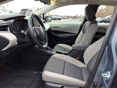 Used 2025 Toyota Corolla LE image 5