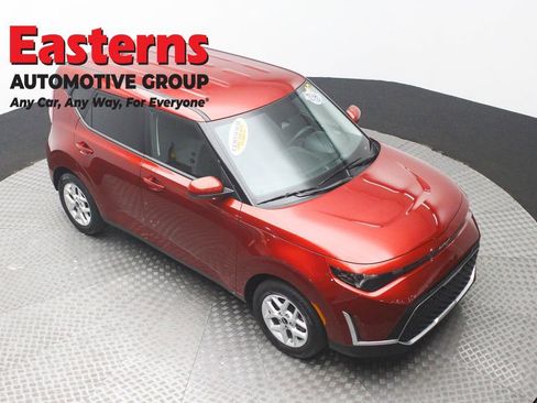 Used 2025 Kia Soul LX w/ LX Technology Package image 3