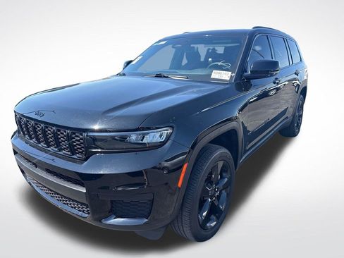 Used 2023 Jeep Grand Cherokee L Laredo image 4