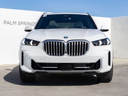 Used 2024 BMW X5 xDrive40i w/ Parking Assistance Package AWD/4WD image 4