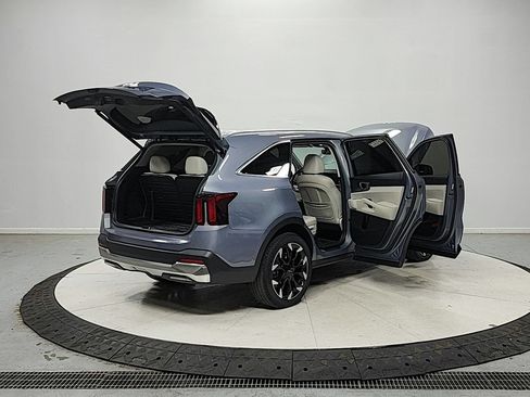 Used 2025 Kia Sorento EX FWD image 16