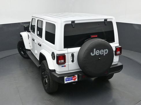 Used 2022 Jeep Wrangler Unlimited Sahara AWD/4WD image 34