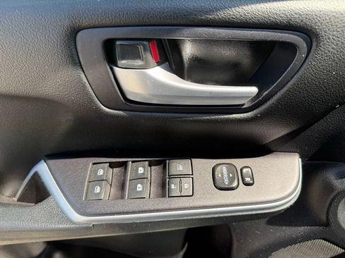 Used 2015 Toyota Camry LE FWD image 19