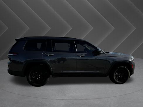 Used 2025 Jeep Grand Cherokee L Altitude RWD image 5