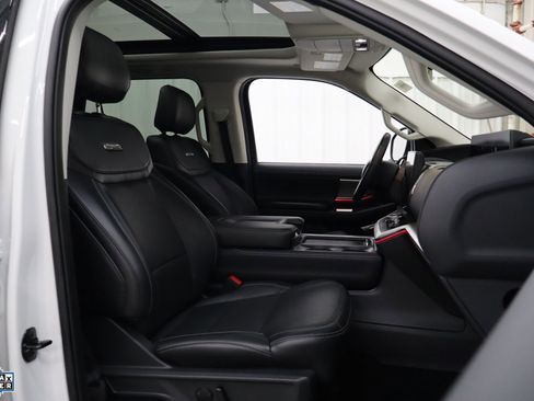 Certified 2025 Ford Expedition Max Platinum image 29