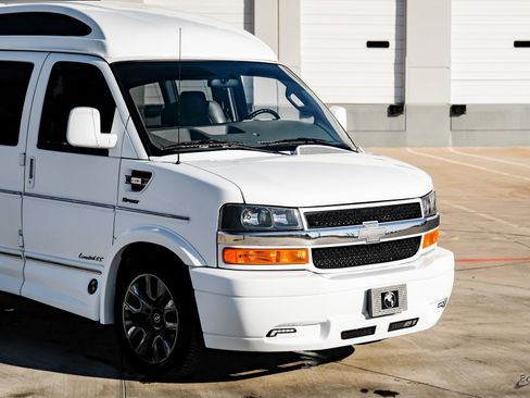 Used 2023 Chevrolet Express 2500 image 22
