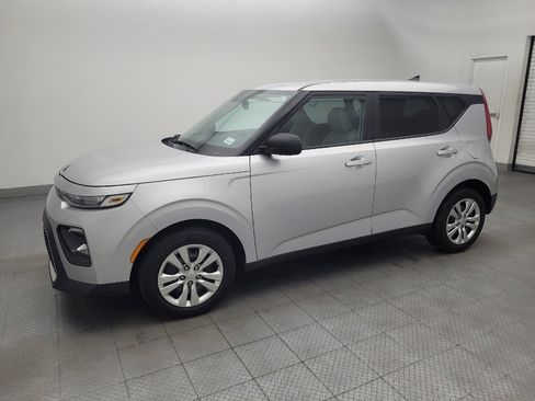 Used 2020 Kia Soul LX FWD image 2
