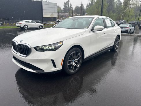 Used 2024 BMW i5 eDrive40i w/ Convenience Package RWD image 3