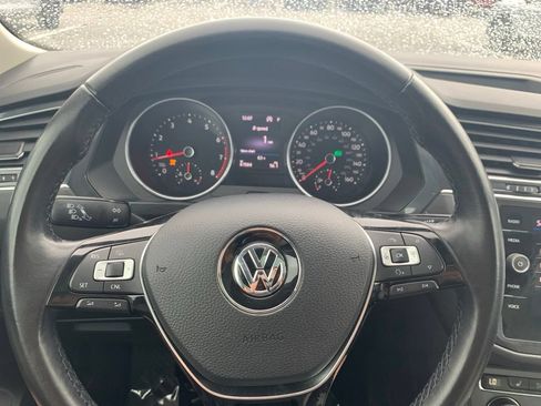 Used 2018 Volkswagen Tiguan SE w/ Panoramic Sunroof Package AWD/4WD image 7