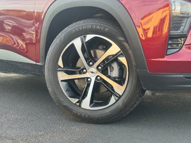 Used 2024 Chevrolet Trax RS w/ Driver Confidence Package FWD image 2