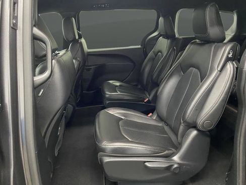 Used 2022 Chrysler Pacifica Touring-L w/ S Appearance Package image 29