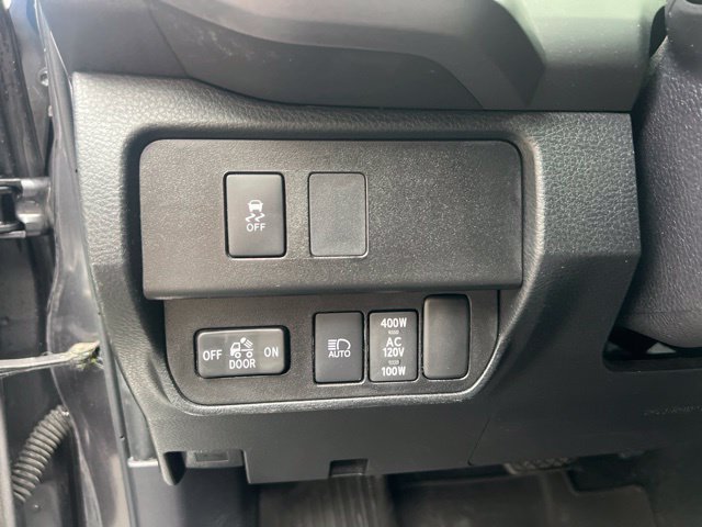 Used 2022 Toyota Tacoma TRD Off-Road AWD/4WD image 19