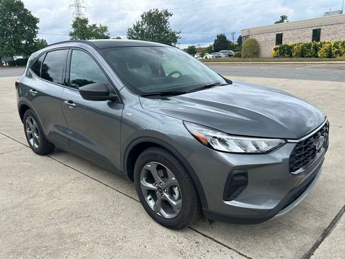 Used 2025 Ford Escape ST-Line w/ Tech Pack #1 FWD image 9