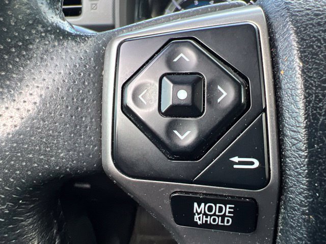 Used 2018 Toyota 4Runner SR5 AWD/4WD image 18