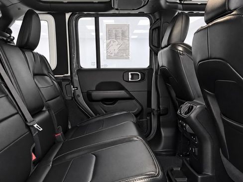 Used 2023 Jeep Wrangler Unlimited Sahara w/ Cold Weather Group AWD/4WD image 21