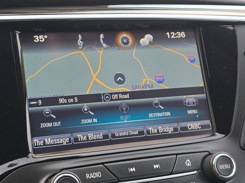 Used 2017 Buick Envision Essence image 2