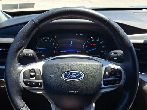 Used 2023 Ford Explorer XLT AWD/4WD image 18