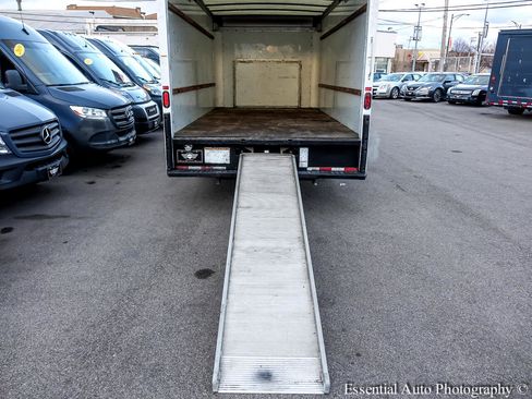 Used 2017 Ford E-350 and Econoline 350 Super Duty image 18