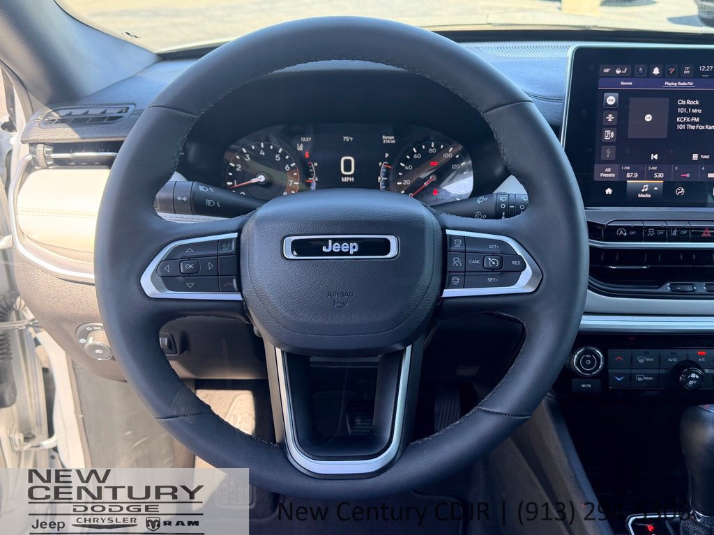 Used 2025 Jeep Compass Limited AWD/4WD image 16