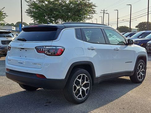 Used 2025 Jeep Compass Limited AWD/4WD image 4