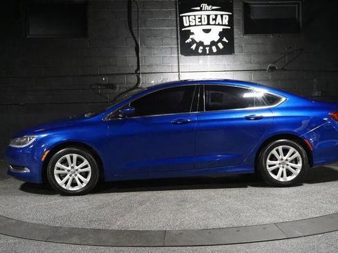 Used 2016 Chrysler 200 Limited image 3
