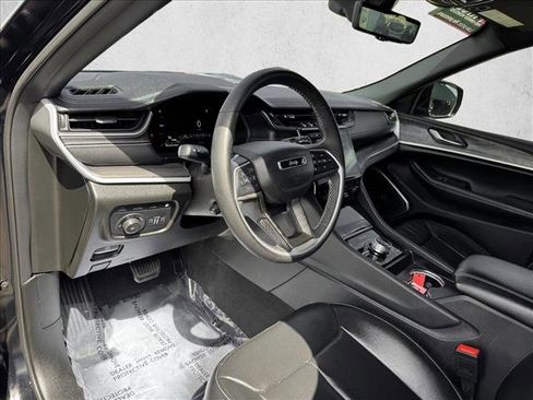 Used 2024 Jeep Grand Cherokee Limited 4xe image 12