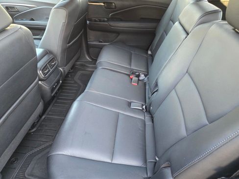 Certified 2025 Honda Passport EX-L image 17