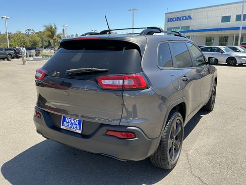 Used 2017 Jeep Cherokee High Altitude AWD/4WD image 6