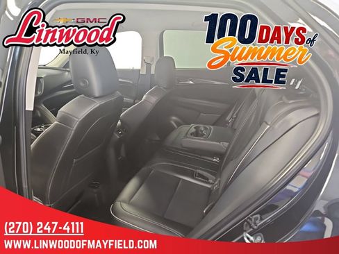 Used 2022 Buick Envision Essence w/ Technology Package I FWD image 11