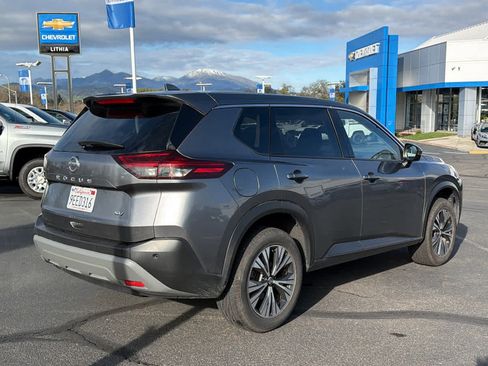 Used 2021 Nissan Rogue SV image 5