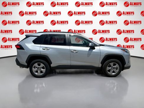 Used 2025 Toyota RAV4 XLE AWD/4WD image 4
